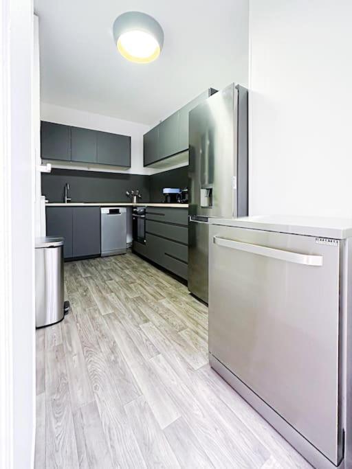6pers-balcony-paris 12-hopital Trousseau Apartment Paris