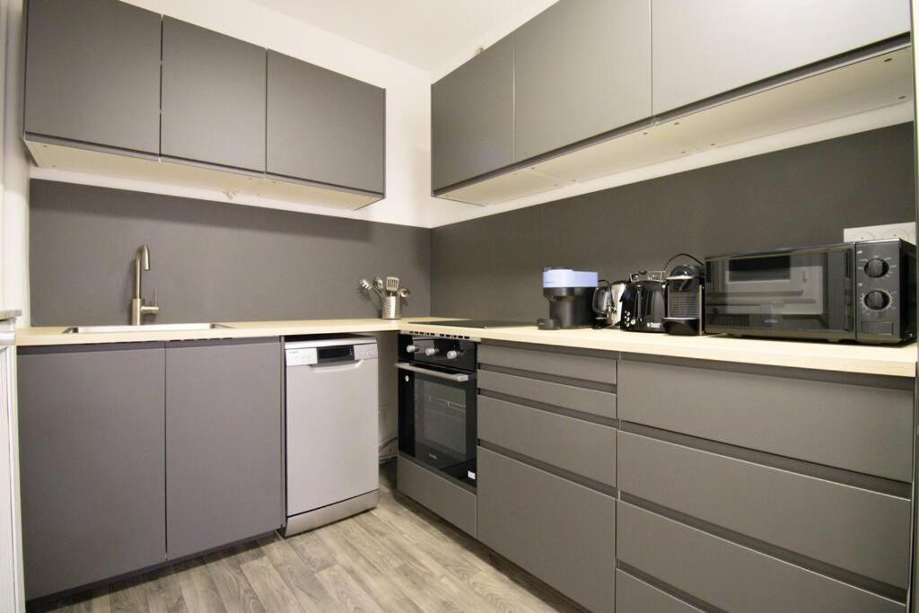 6pers-balcony-paris 12-hopital Trousseau Paris