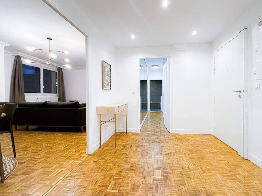 6pers-balcony-paris 12-hopital Trousseau *