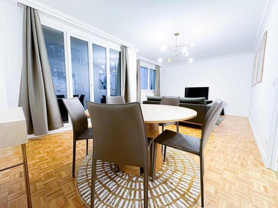 6pers-balcony-paris 12-hopital Trousseau *