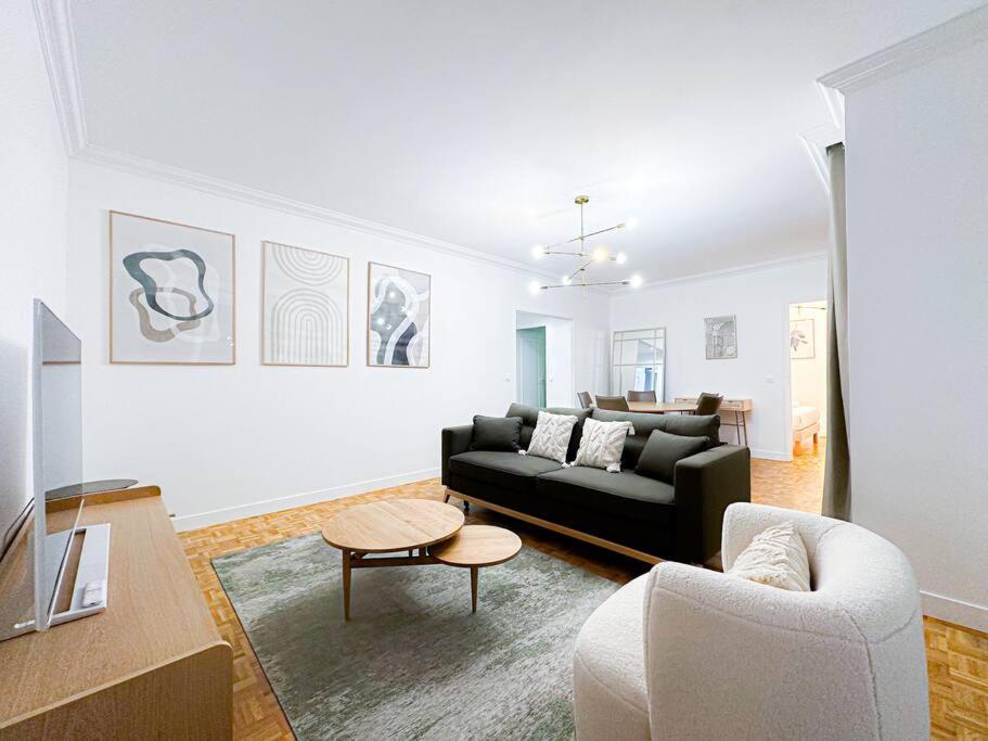 Apartment 6pers-balcony-paris 12-hopital Trousseau *
