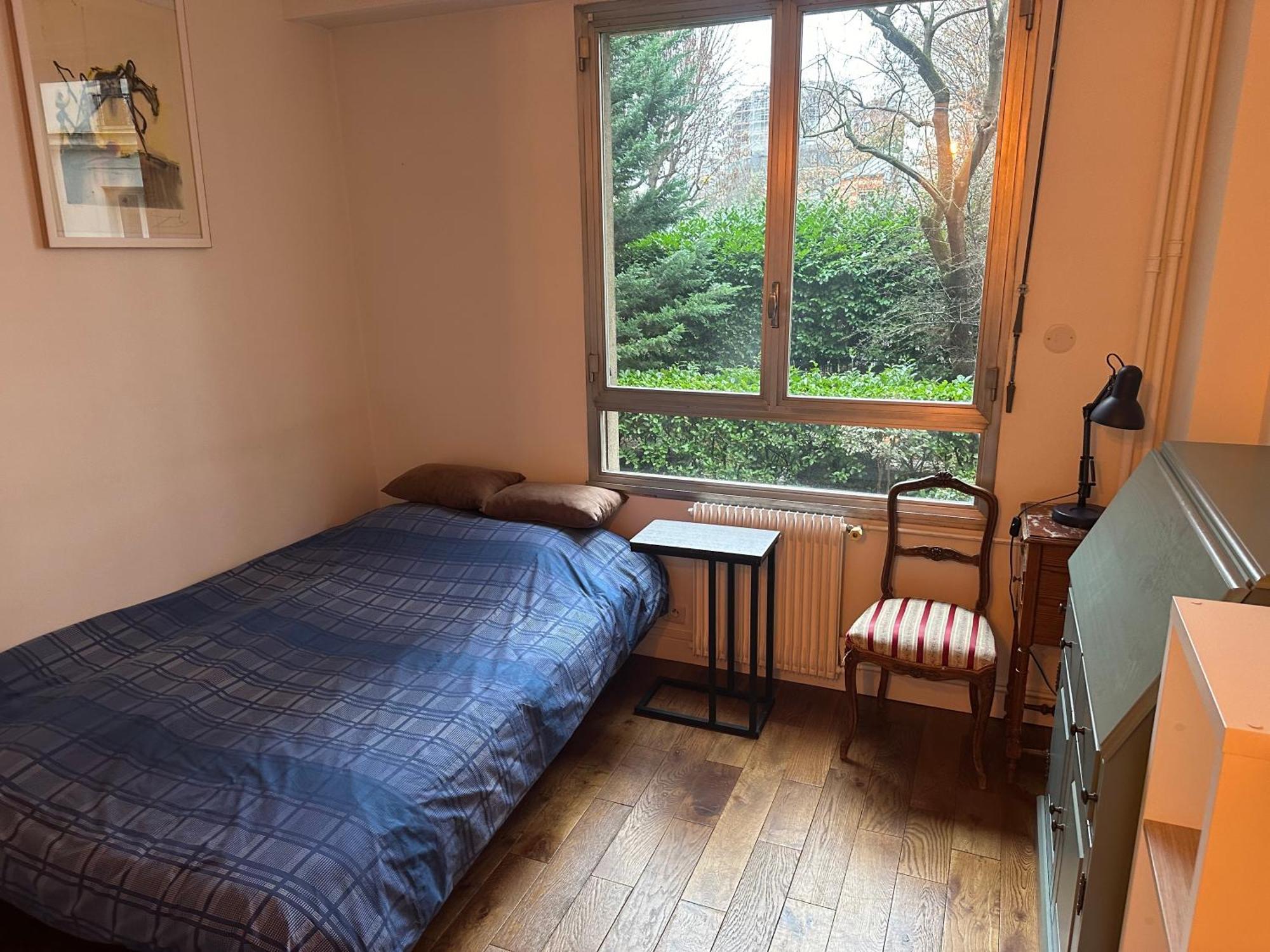 16 Passy Apartment *