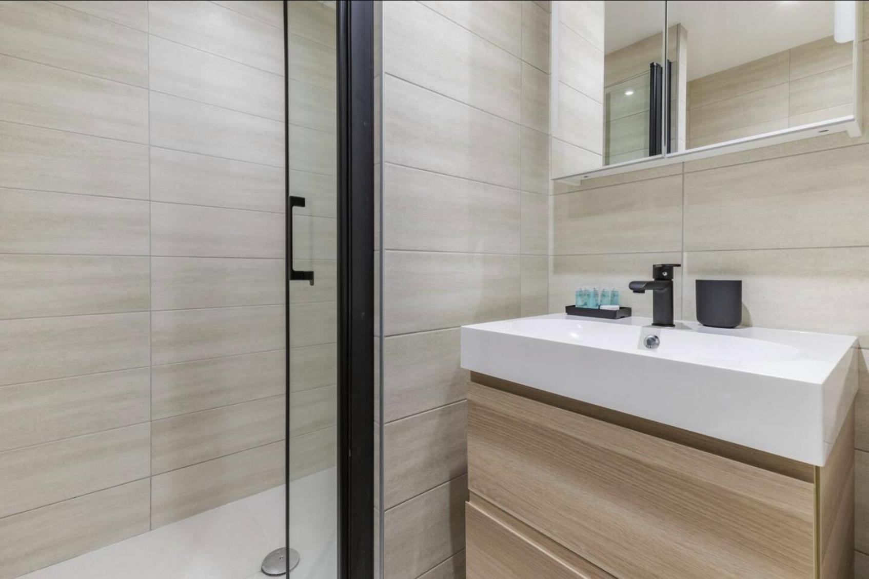 Hsh Parmentier-couronnes Ii Design 4p-1br Paris