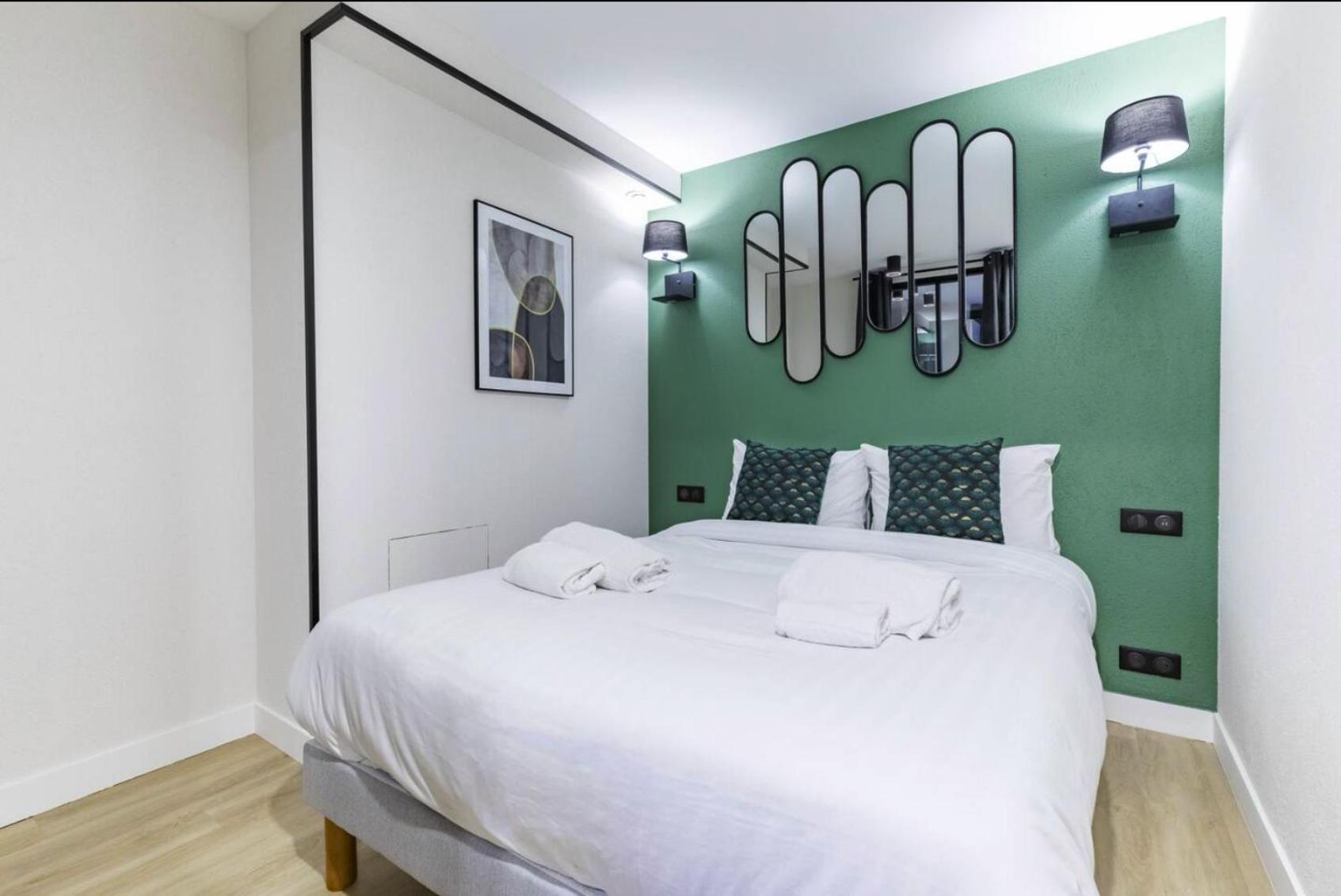 Hsh Parmentier-couronnes Ii Design 4p-1br * Paris