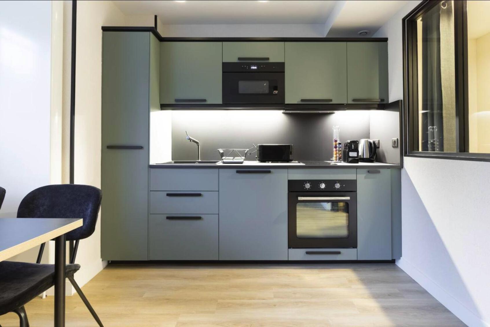 Hsh Parmentier-couronnes Ii Design 4p-1br Apartment