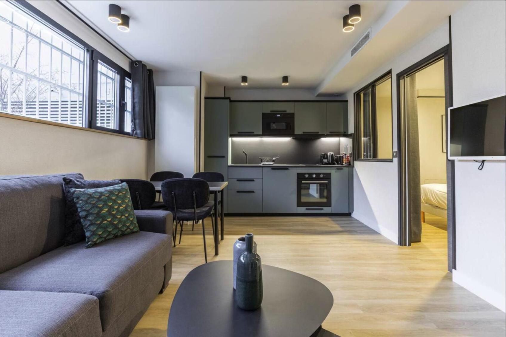 Hsh Parmentier-couronnes Ii Design 4p-1br * Paris