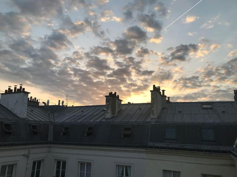 Charming Parisian Under The Rooftops * Paris
