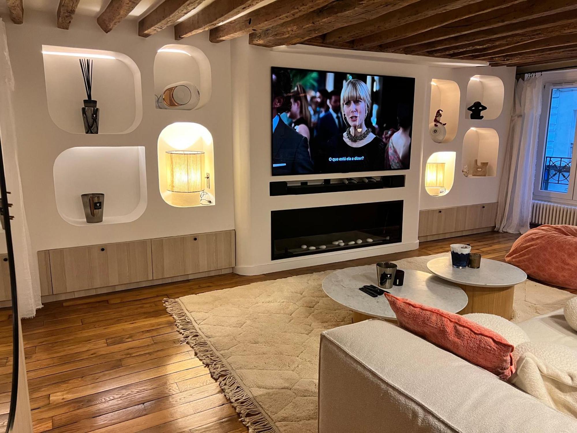 Luxe Louvre Apartment