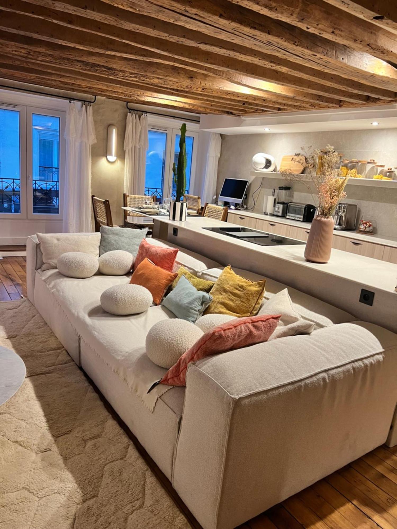 Apartment Luxe Louvre Paris