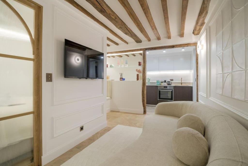 Apartment Royale # Palais De L'elysee # 8 *