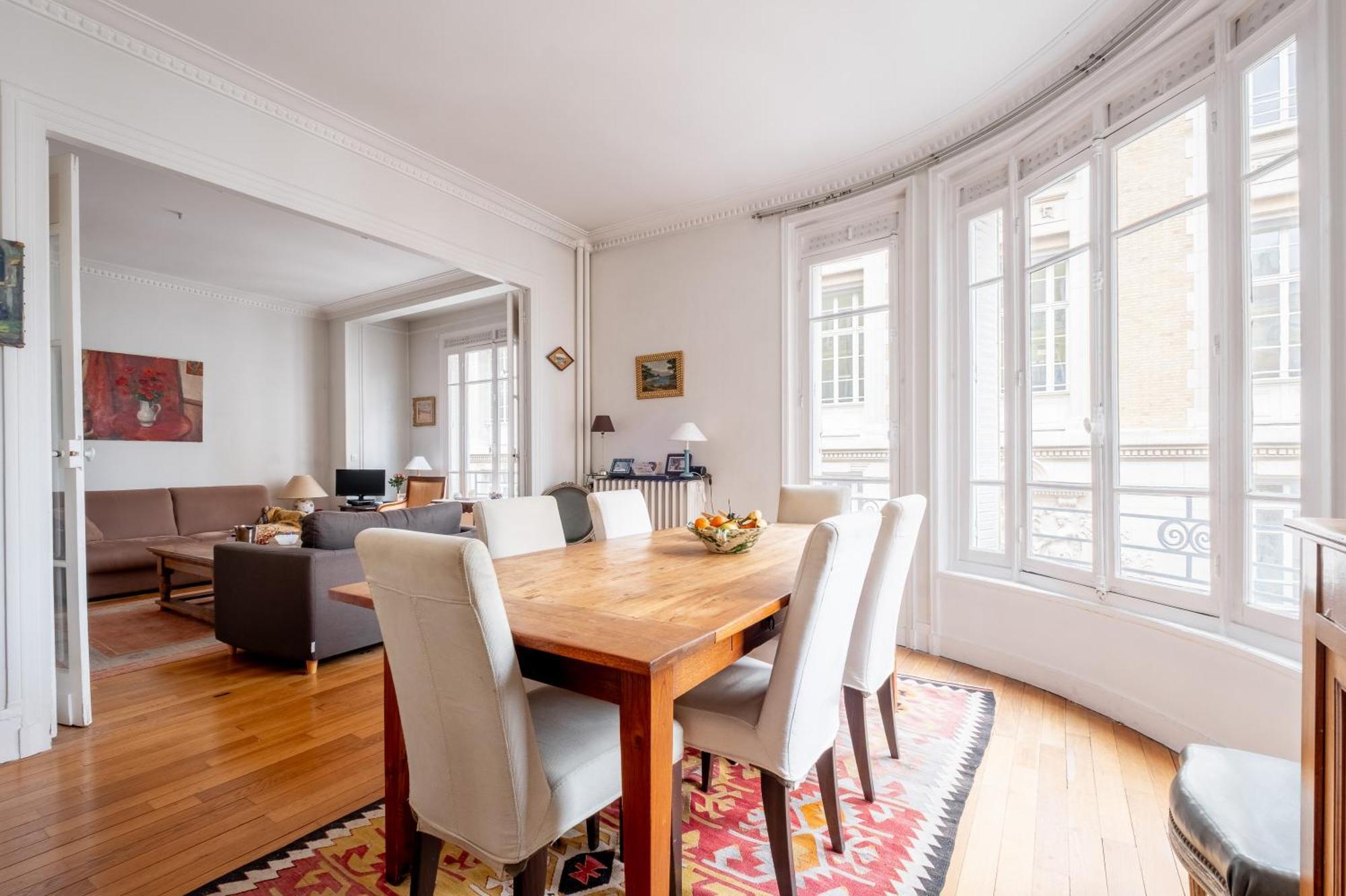 Apartment Veeve - Flowers From *