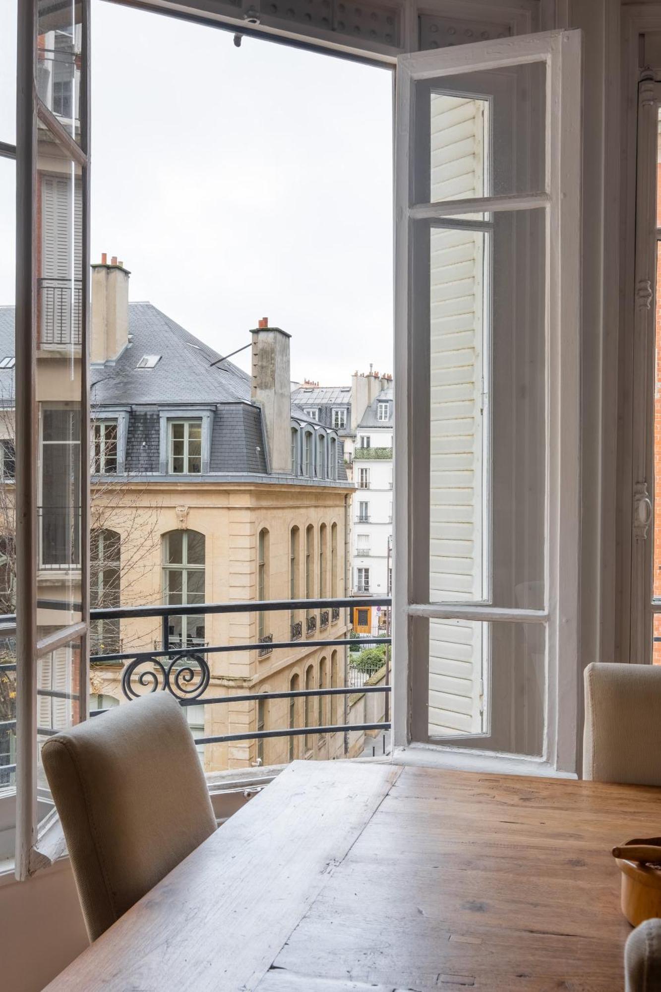 Apartment Veeve - Flowers From