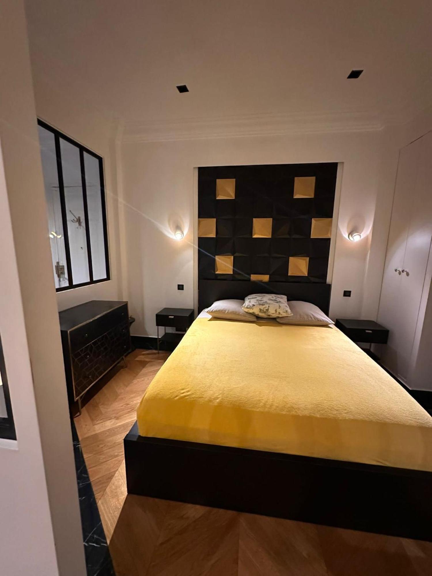 Cosy Sur Les Champs-elysees Renoved *