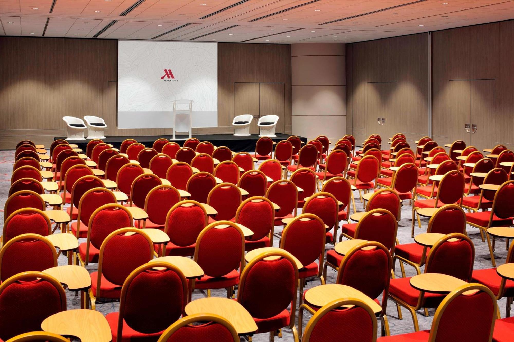 Marriott Rive Gauche & Conference Center 4* Paris