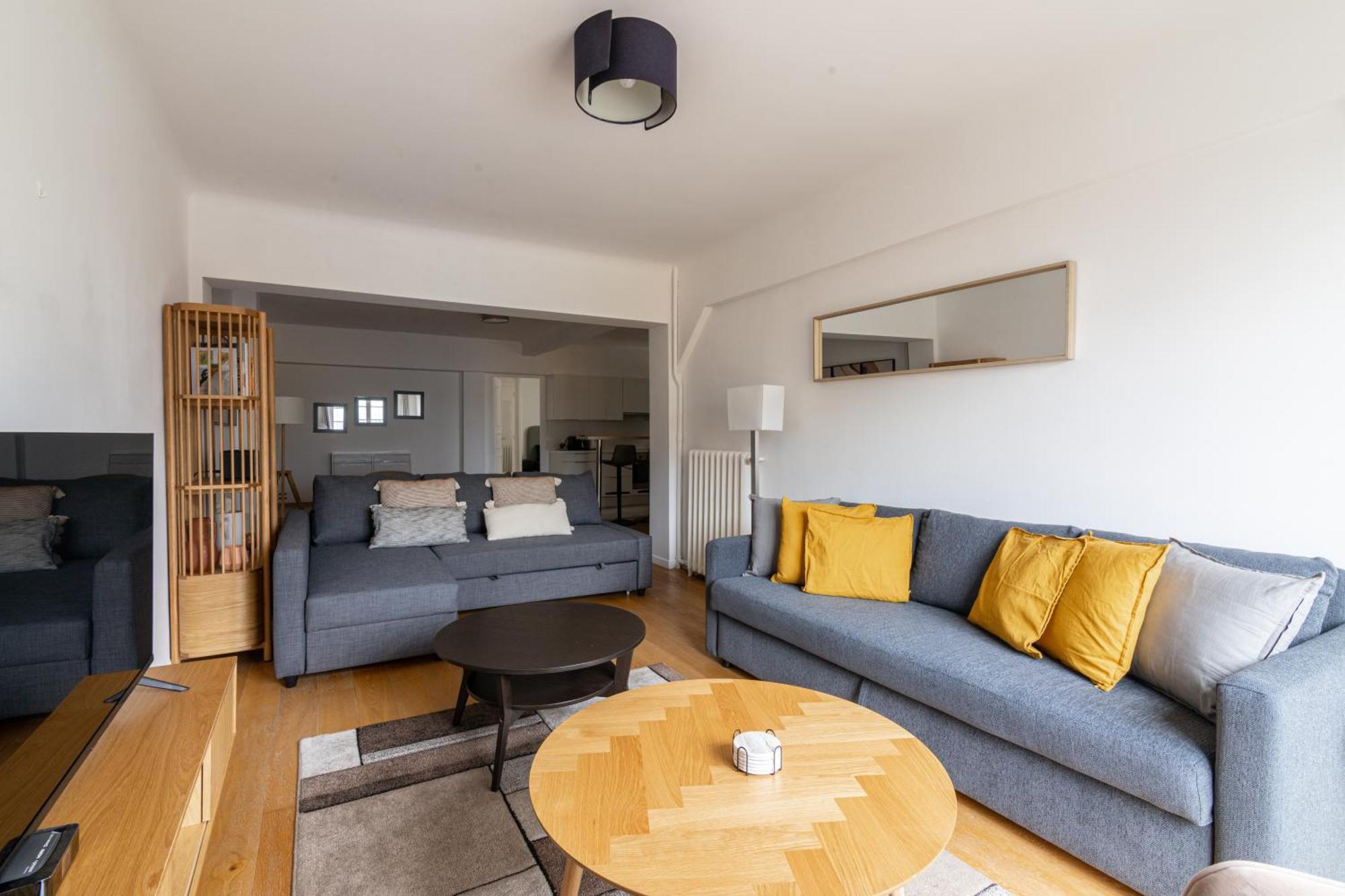 Luxurious 2 Bedroom Arc De Triomphe Grande Armee Appartement *