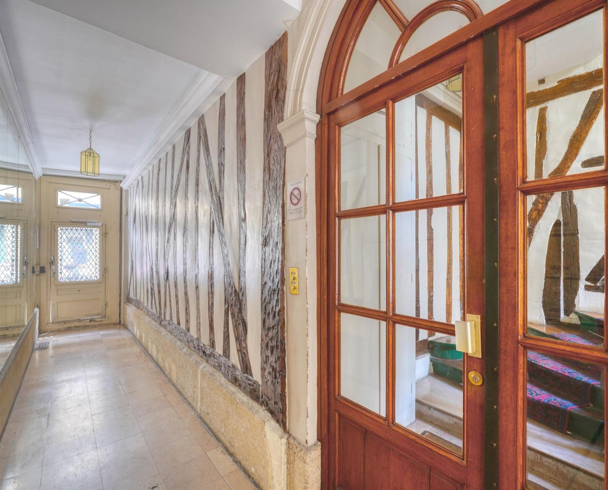 Apartment Luxurious Flat In Saint-germain-des-pres Paris