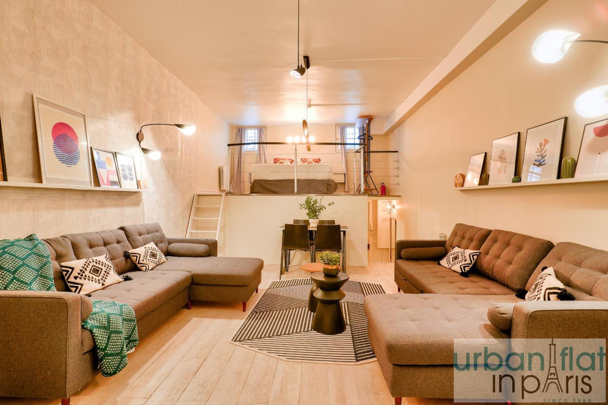 33 - Flat Av Des Champs-elysees Paris