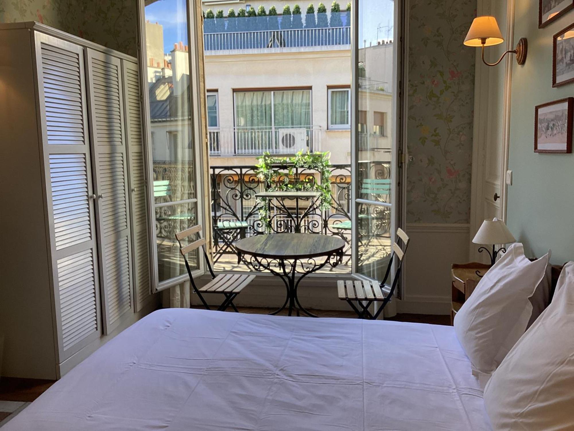 Quartier Champs-elysees Bed & Breakfast