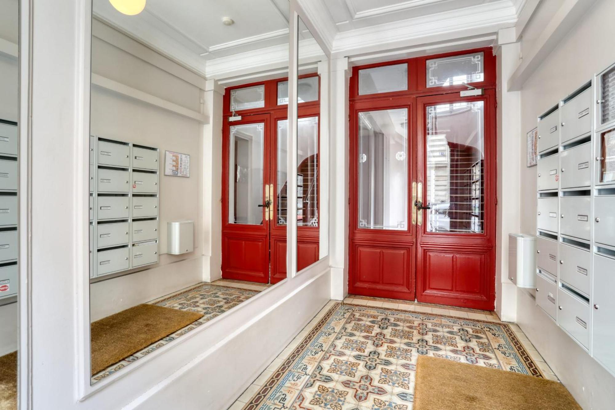 Grand Spacieux Renove Metro Wifi Appartement *
