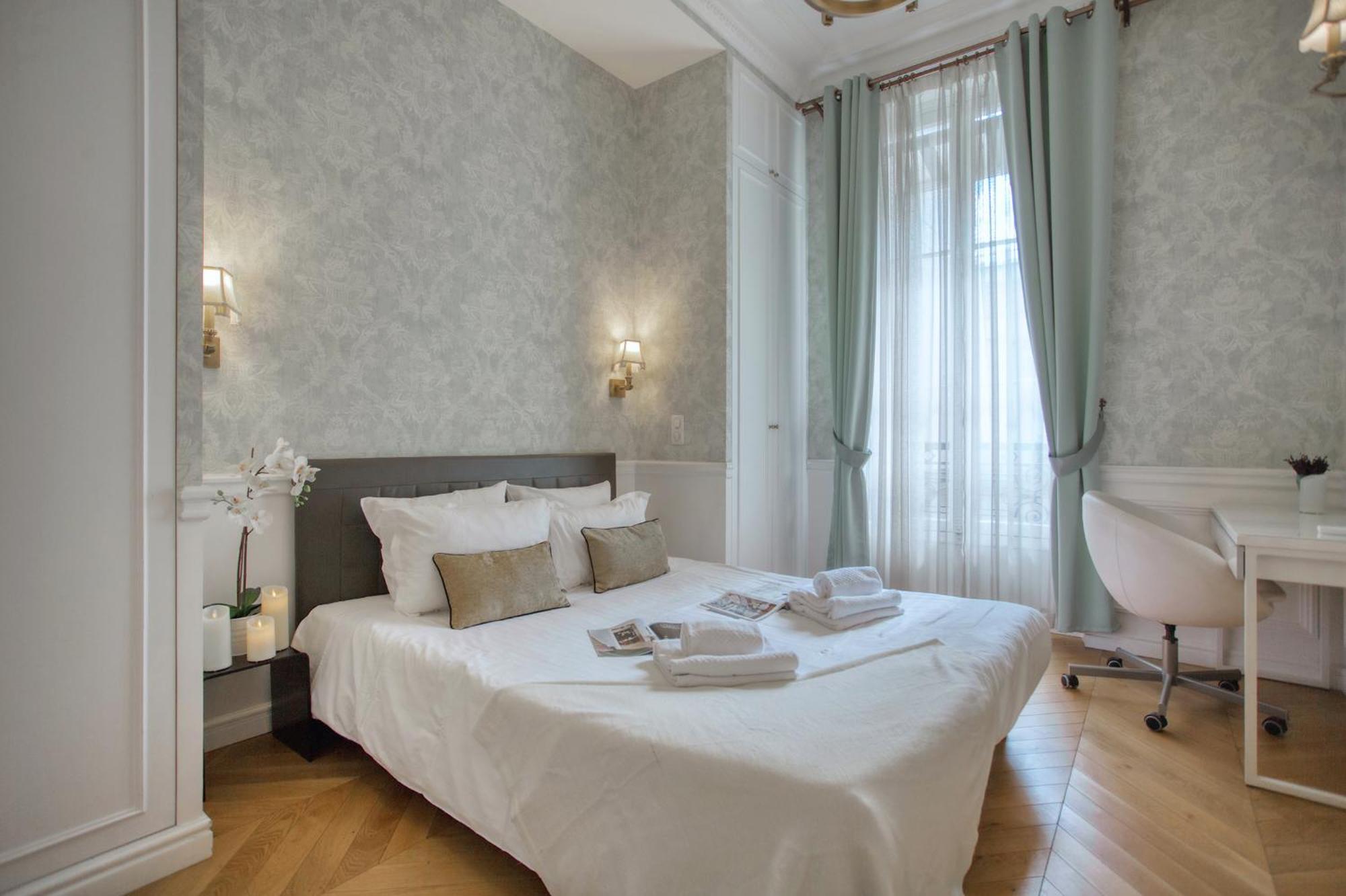 Luxueux 200m2 5ch Champs Elysees A 1min Perle Rare Apartment Paris