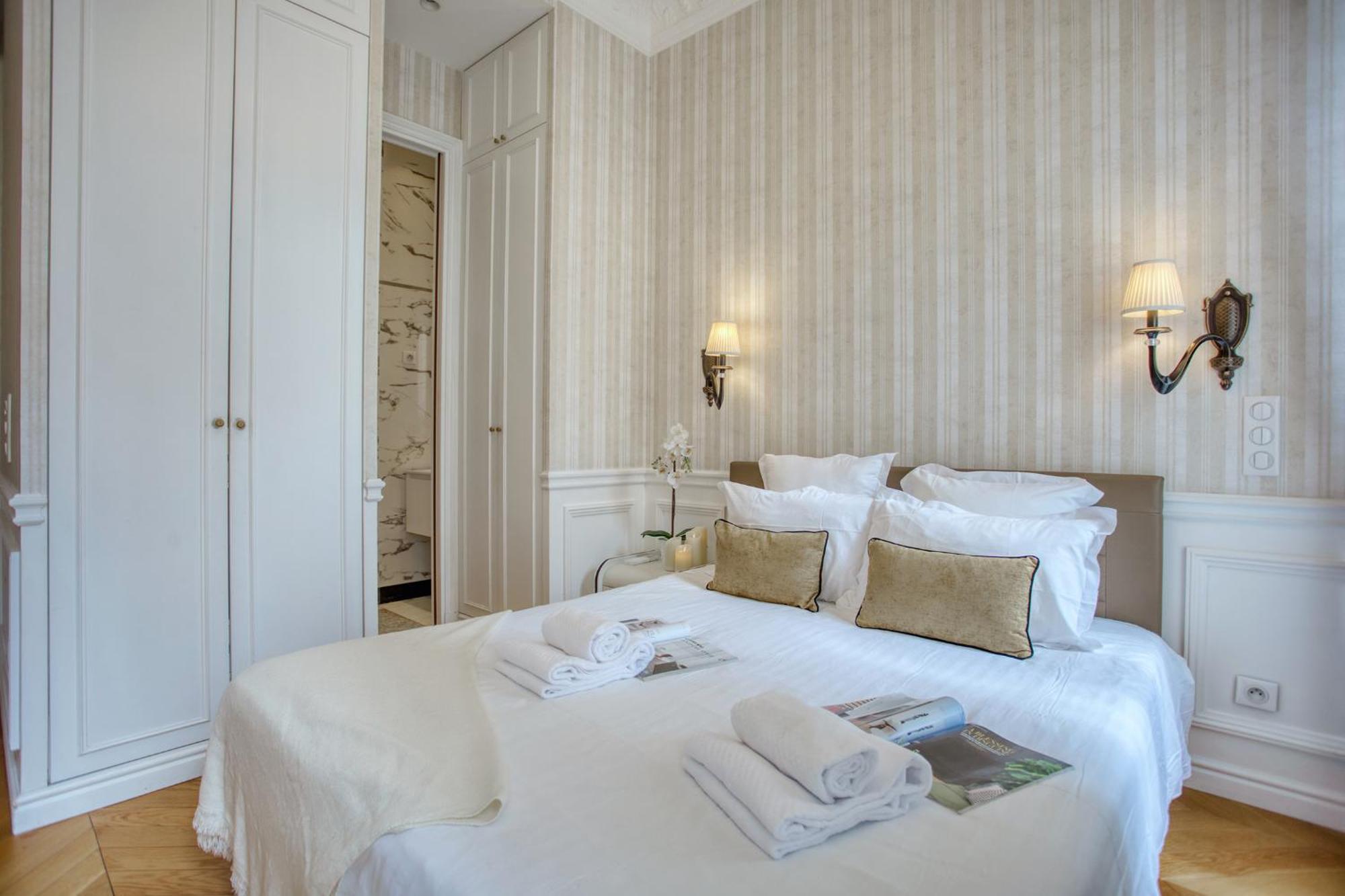 Luxueux 200m2 5ch Champs Elysees A 1min Perle Rare *