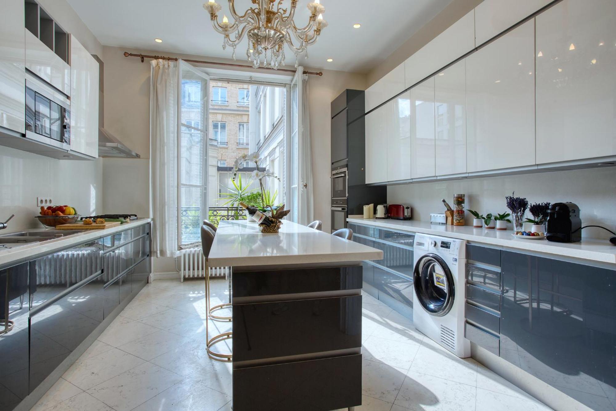 Luxueux 200m2 5ch Champs Elysees A 1min Perle Rare Apartment Paris