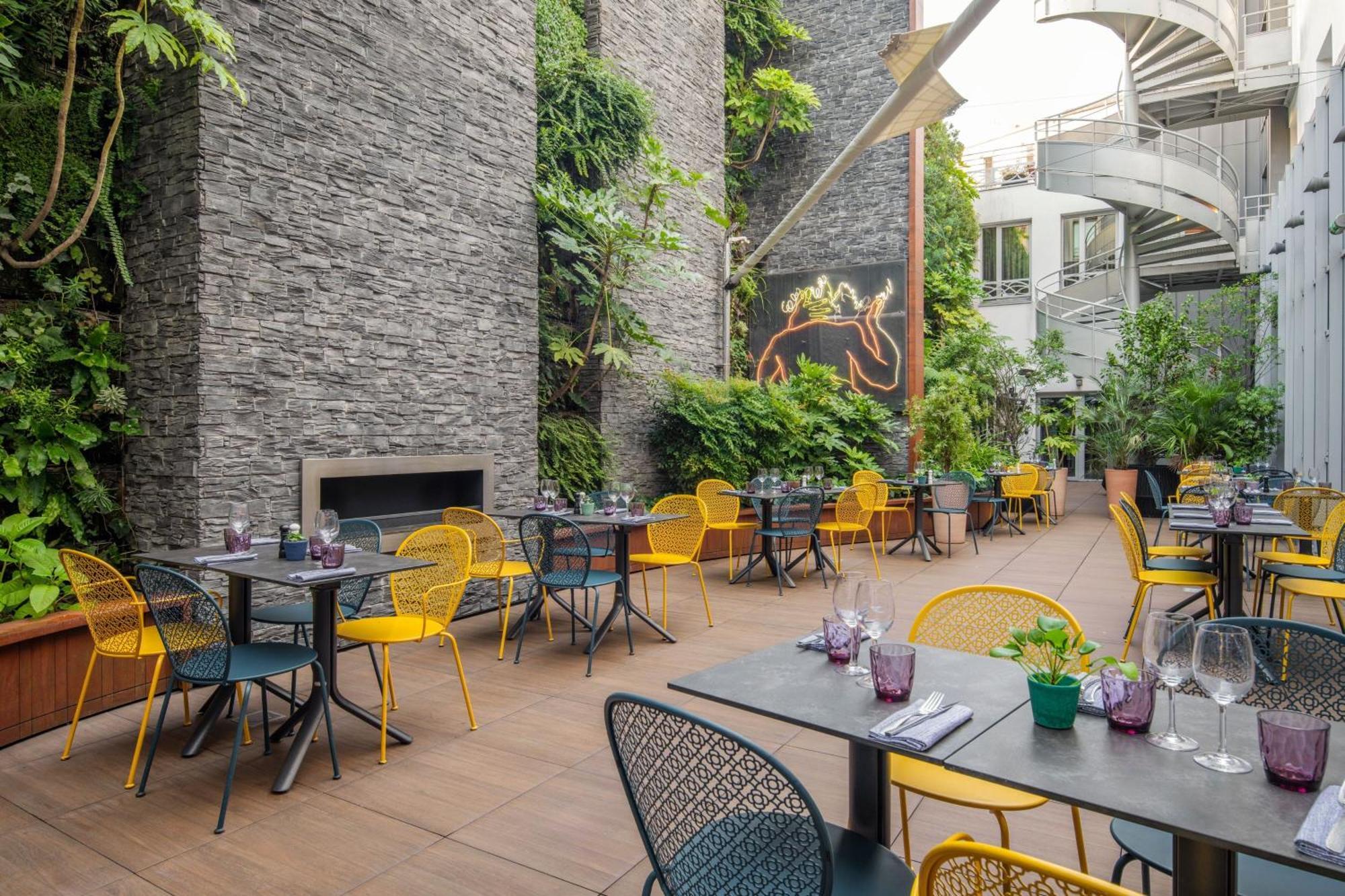 Renaissance Republique & Hotel 5*