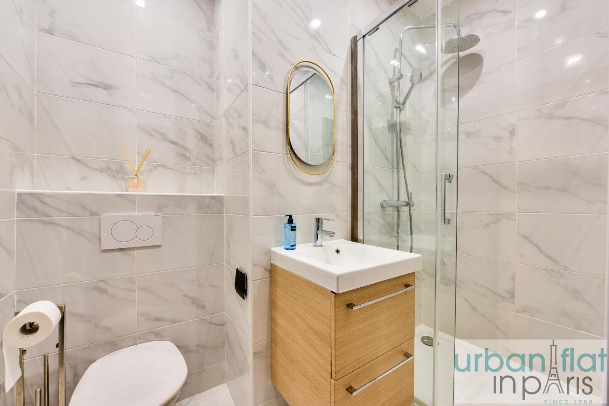 159 - Urban Beautiful Brand New Flat In Apartment *