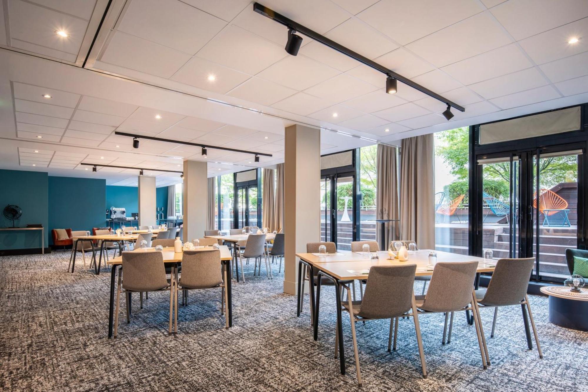 Hotel Renaissance Arc De Triomphe 5*