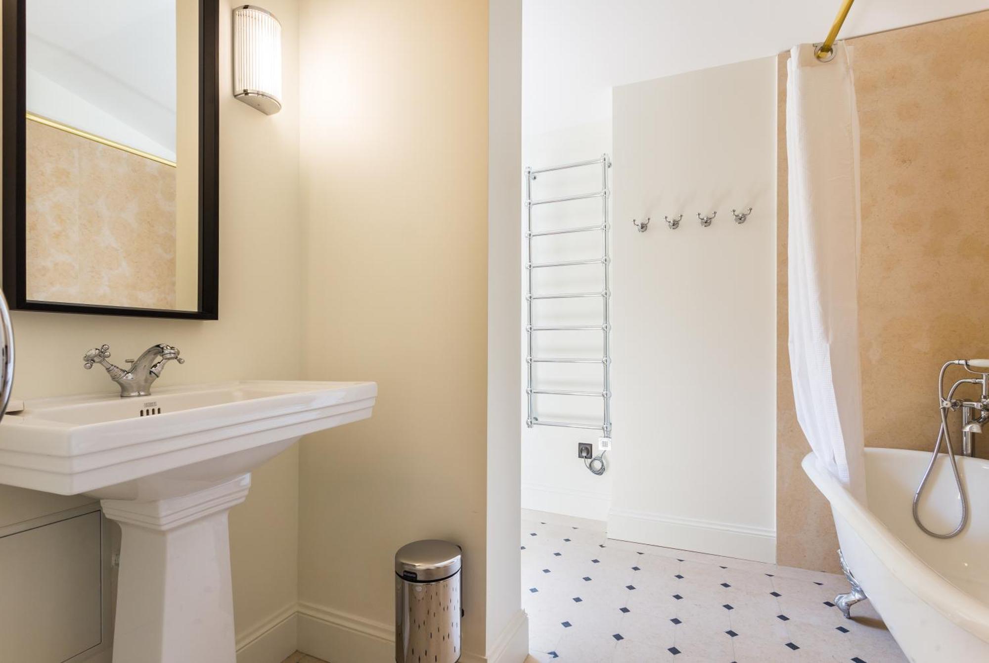 Exceptional - 3br-8p - Pantheon Apartment