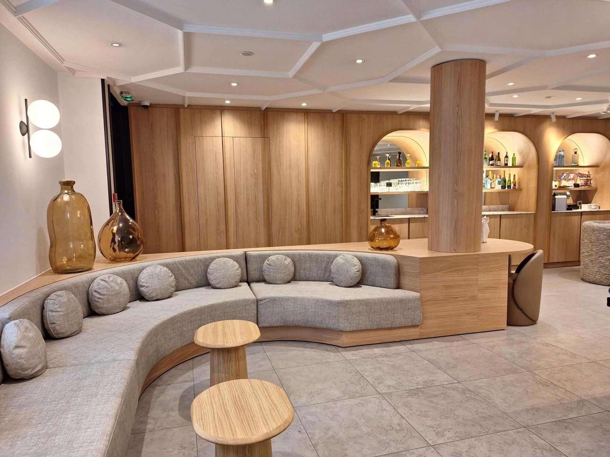 Mercure Arc De Triomphe Wagram Hotel 4*