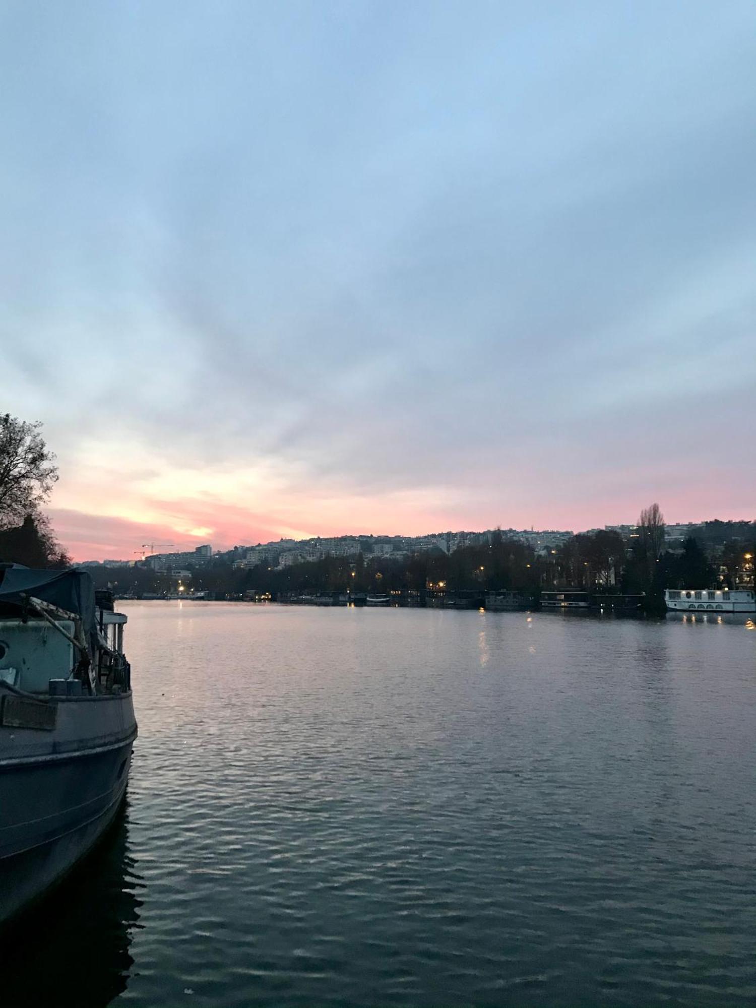 Sur L'eau Avec Parking Paris