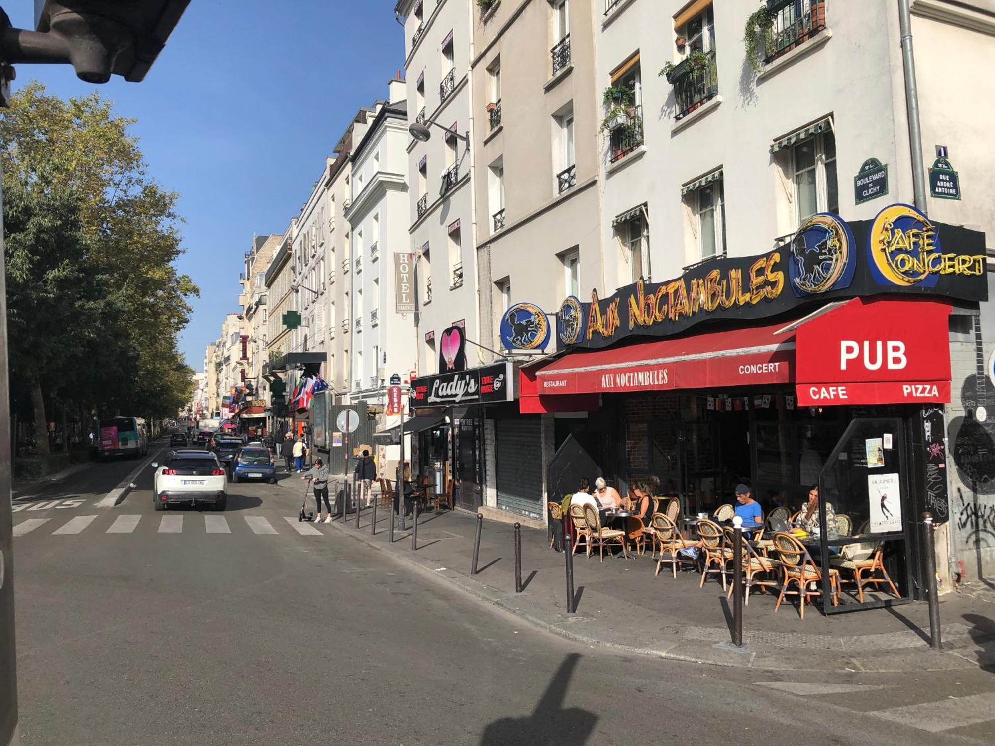 Pigalle: Cozy Parisian Retreat In Montmartre *