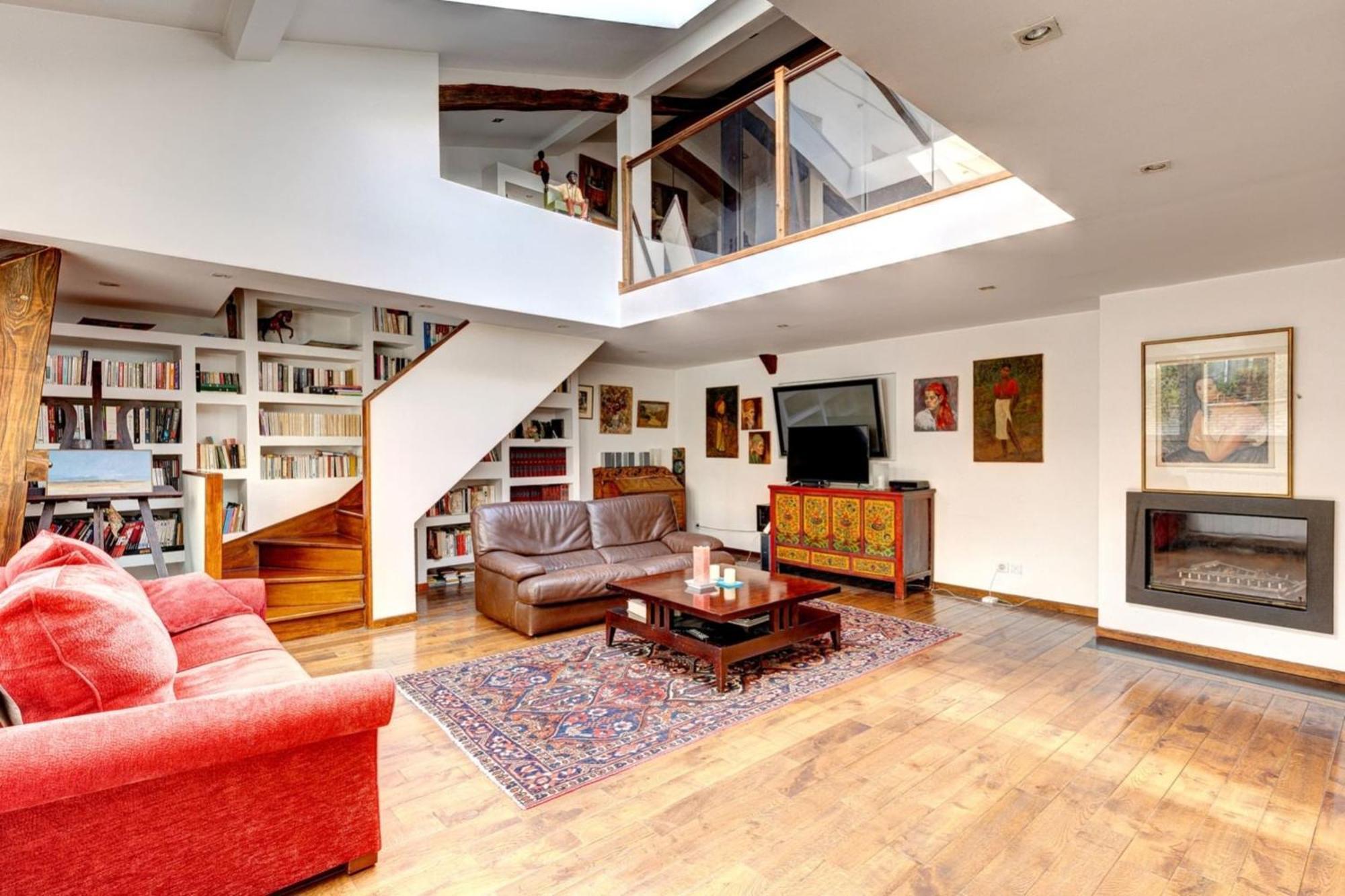 259 Suzy - Superb Duplex In