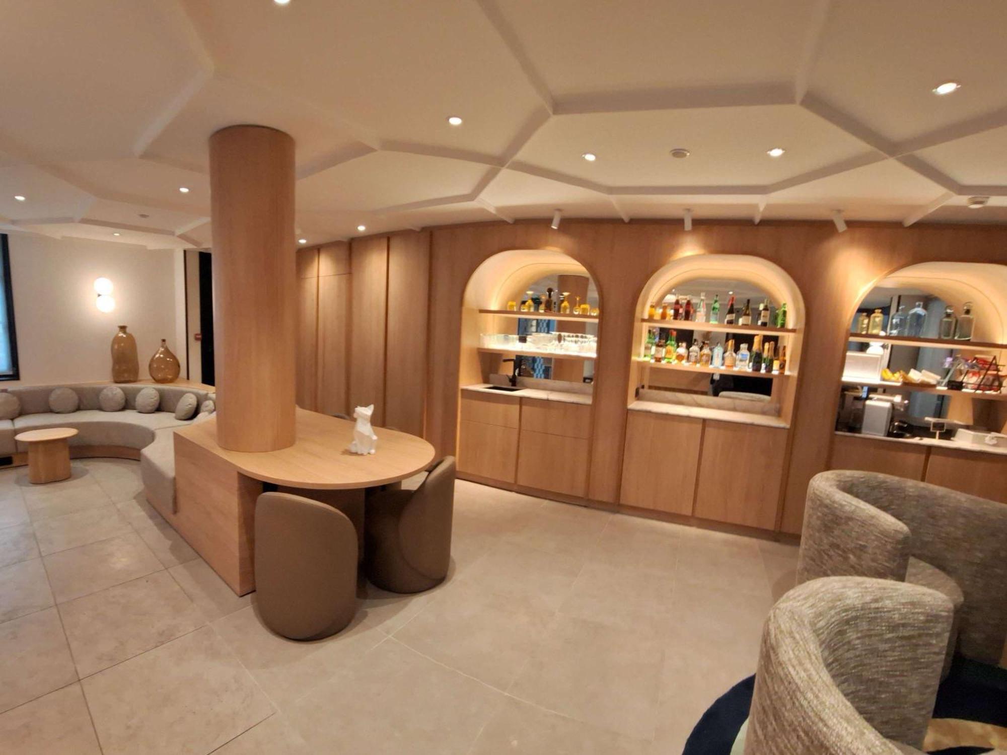 Mercure Arc De Triomphe Wagram 4* Paris