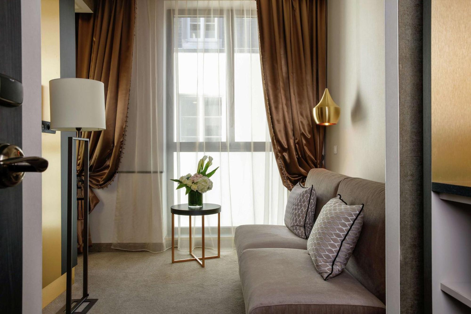 Niepce Paris, Curio Collection By Hilton Hotel Paris