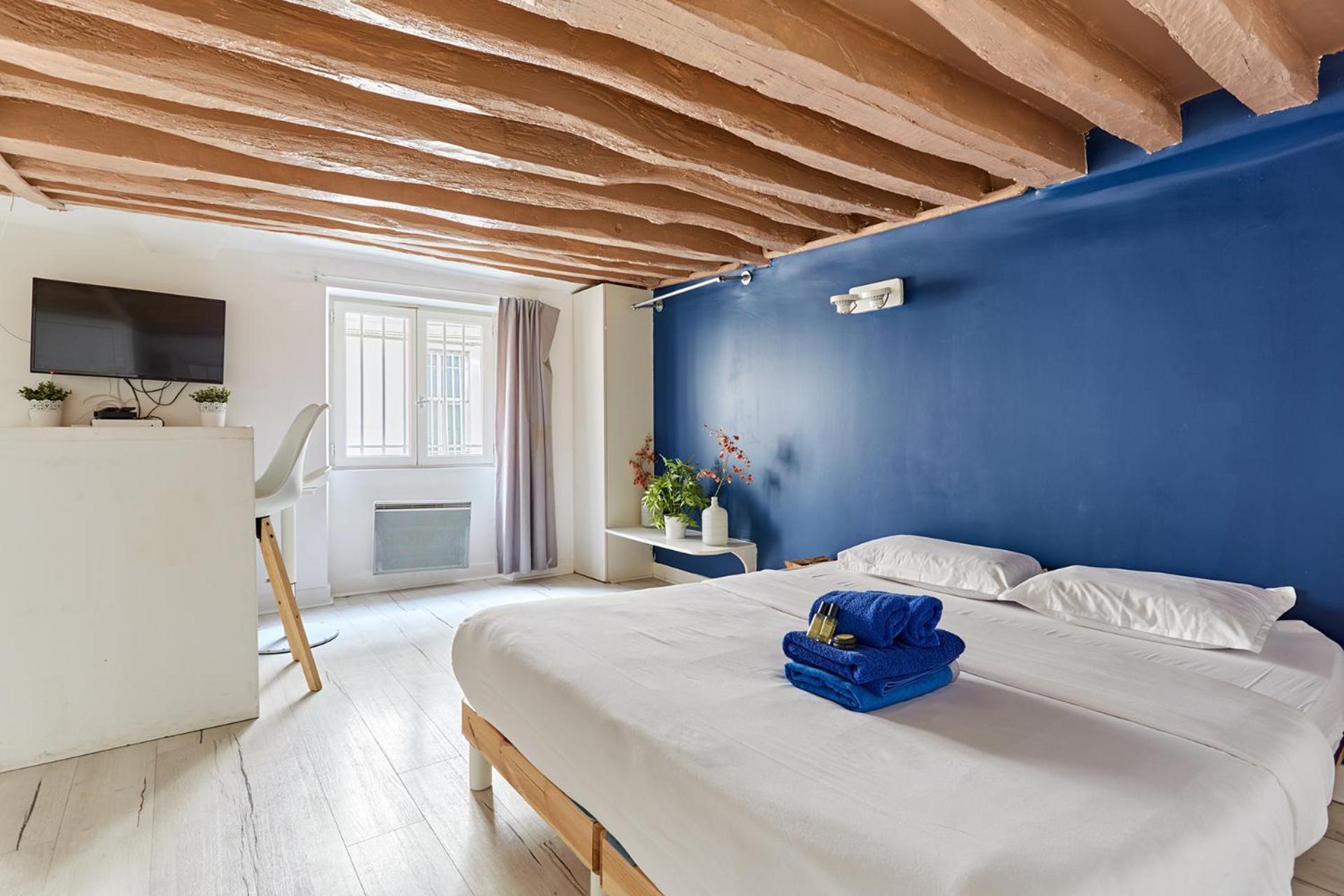 Rent A - Bonne Nouvelle Paris
