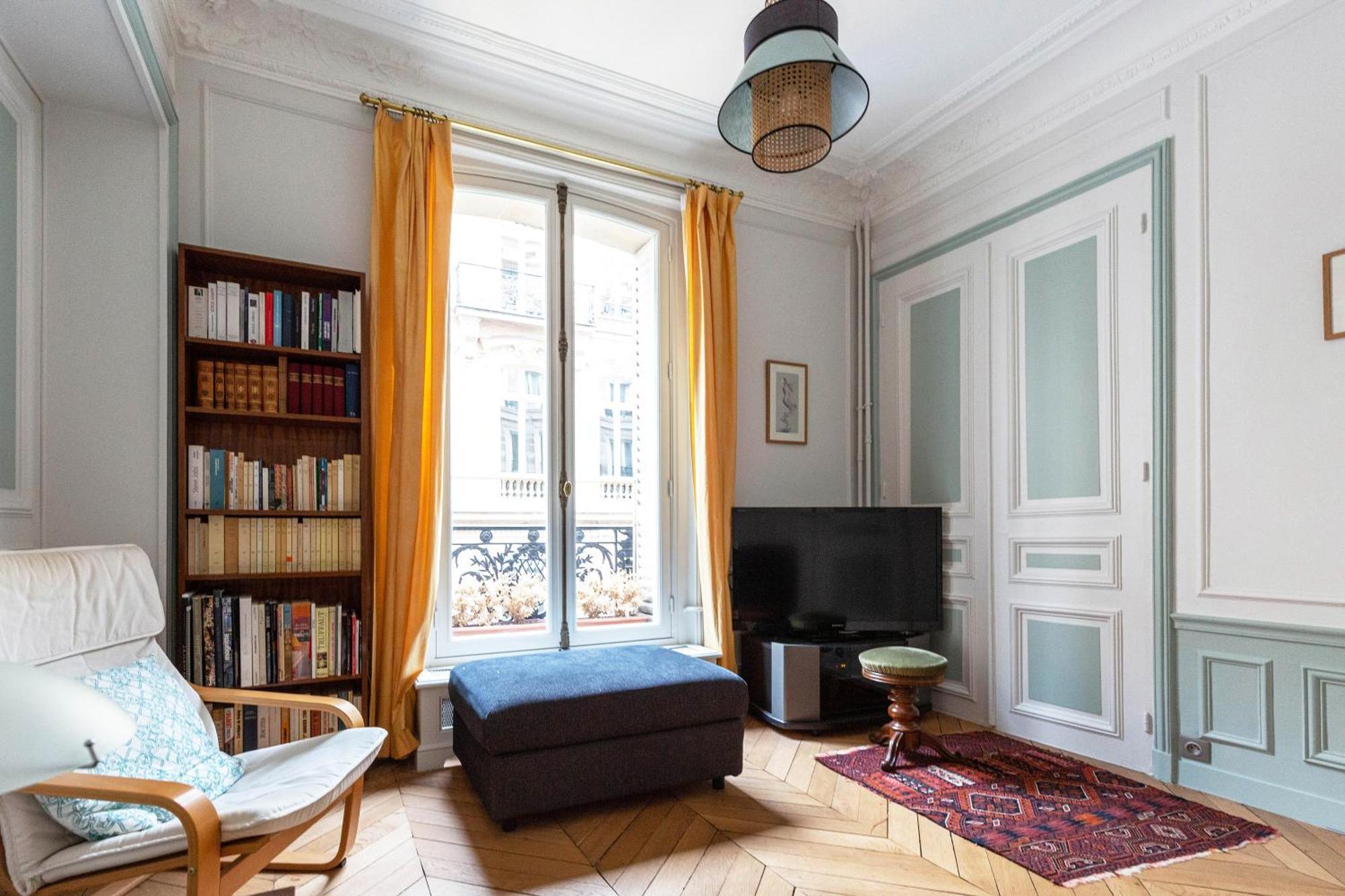 Apartment Veeve - Classical Features In The 9th *