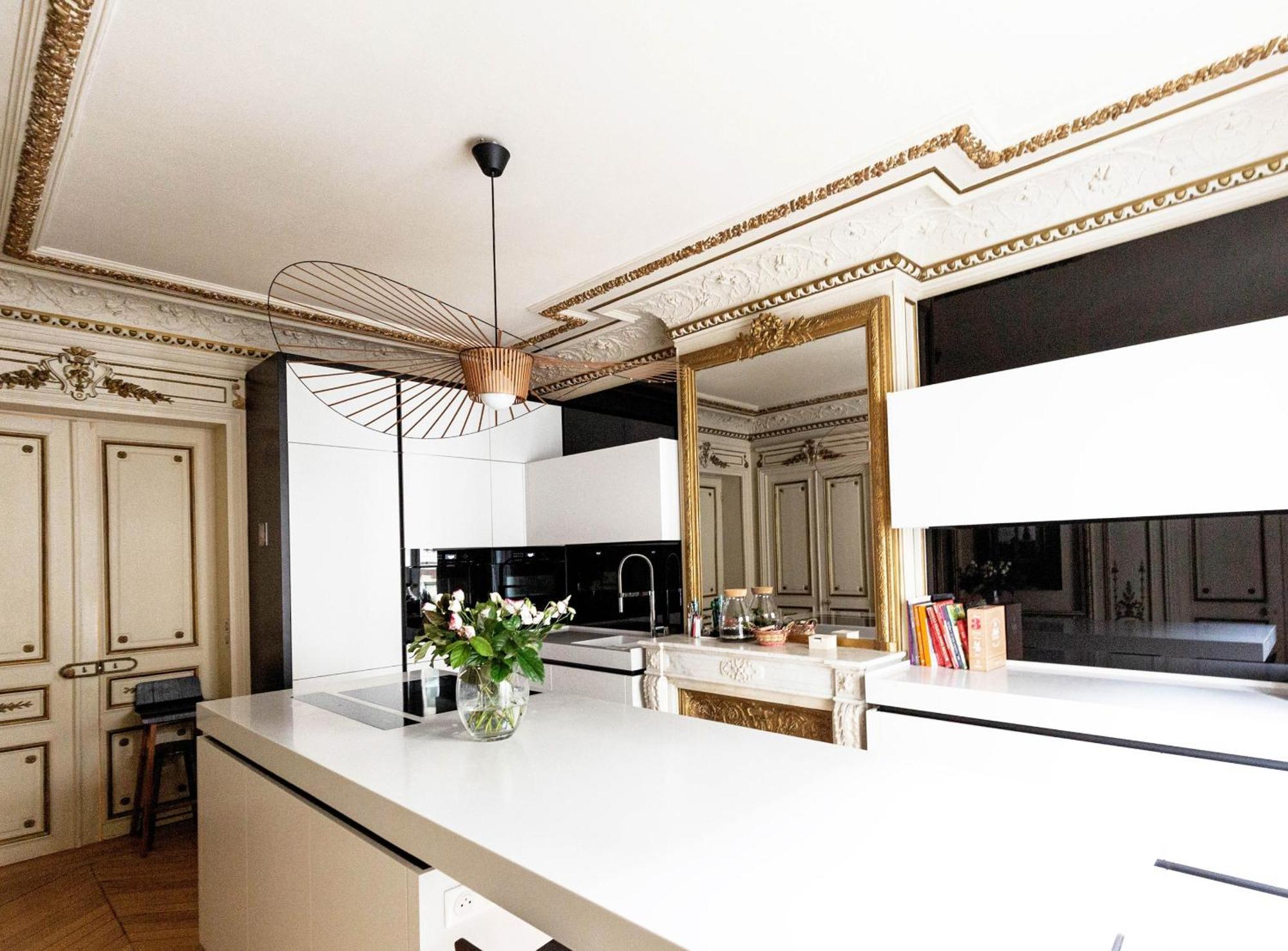 Appartement Veeve - Classical Features In The 9th *