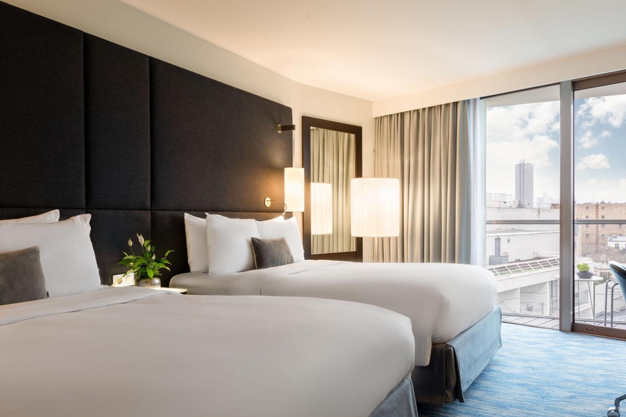Hotel Renaissance Arc De Triomphe 5*