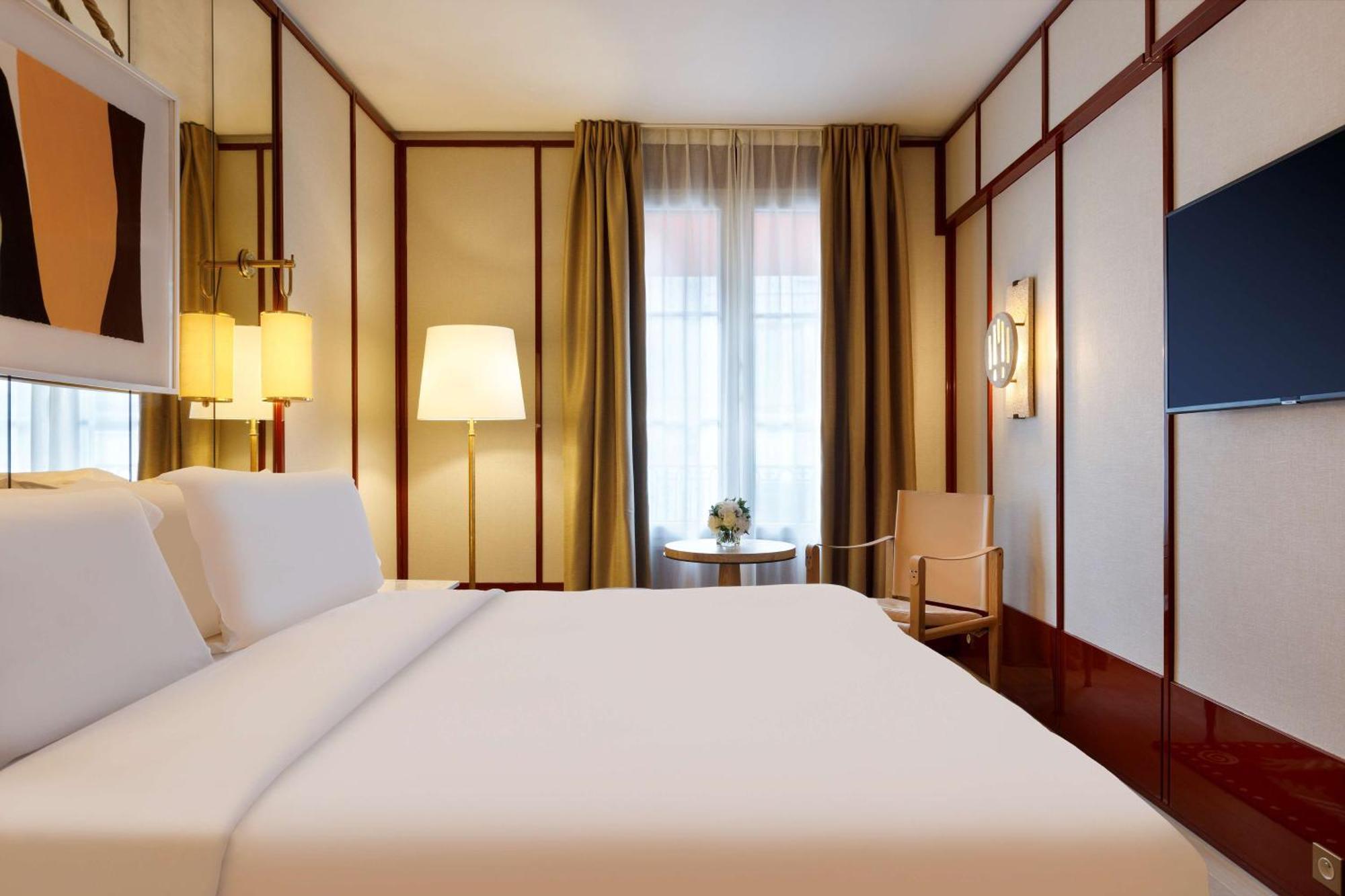 Le Belgrand Champs Elysees, Tapestry By Hilton