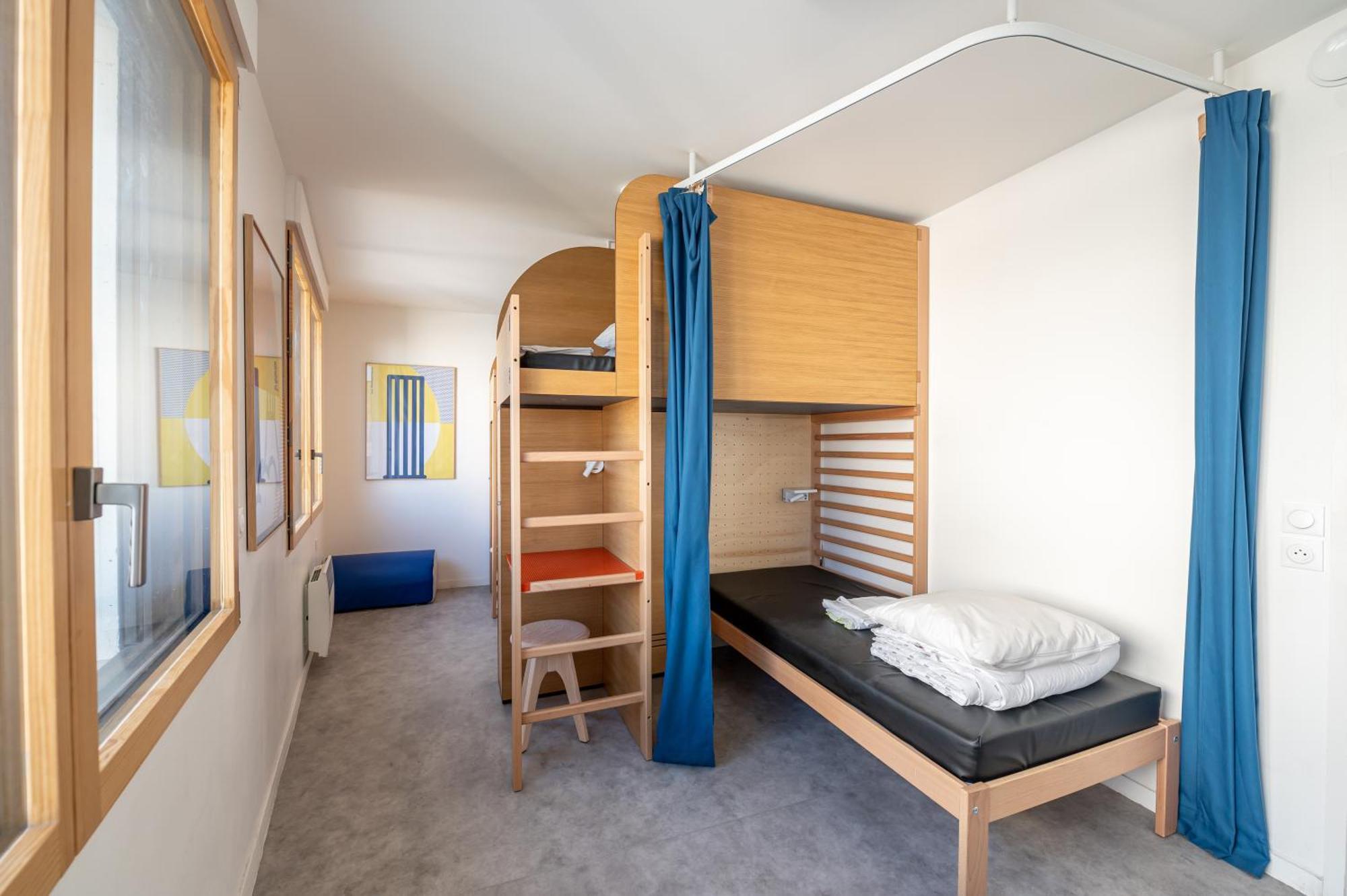 Hostel Ucpa Sport Station *