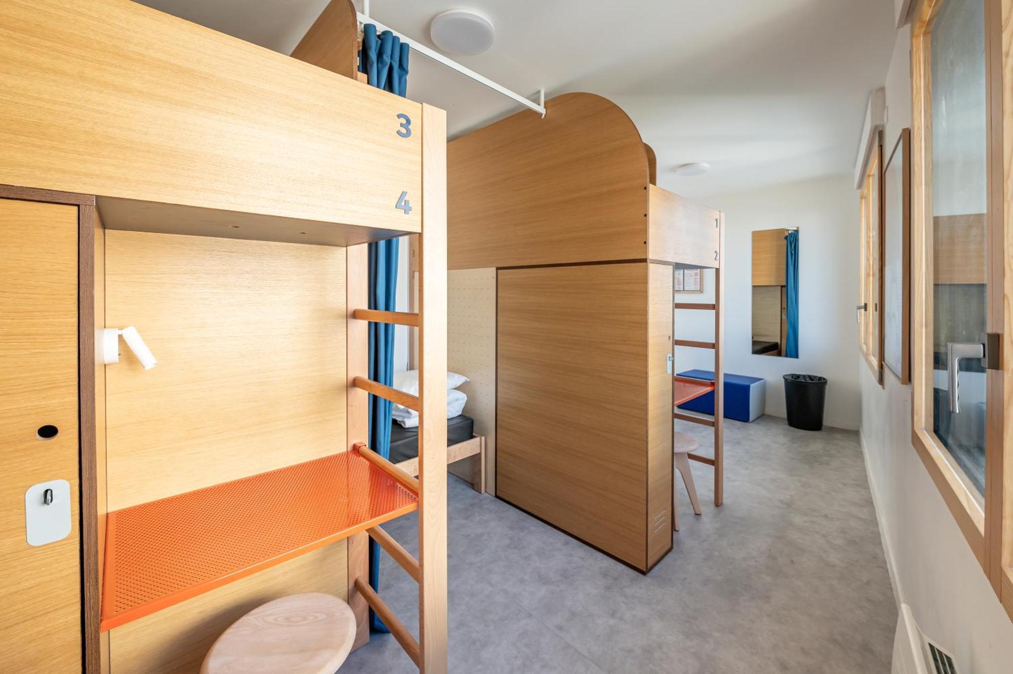 Hostel Ucpa Sport Station *