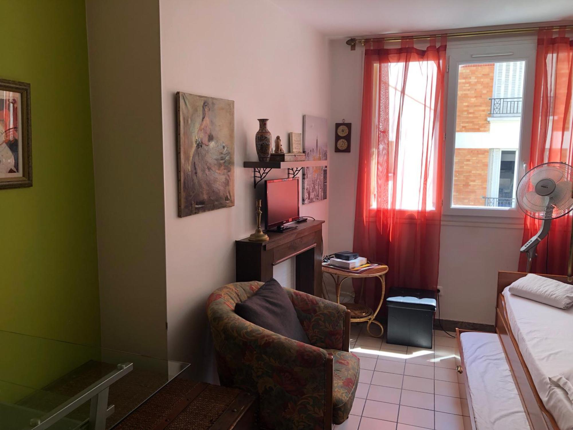 Apartment Pigalle: Cozy Parisian Retreat In Montmartre *