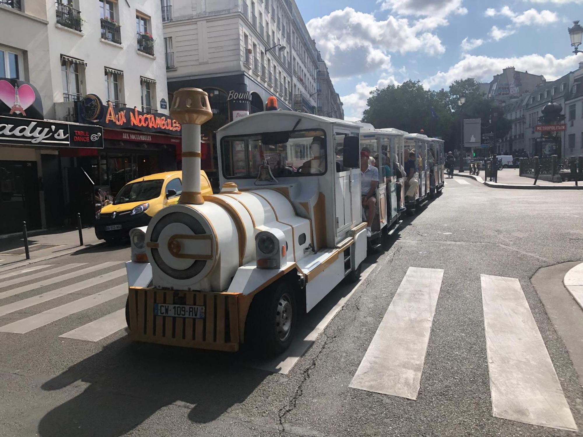 Pigalle: Cozy Parisian Retreat In Montmartre