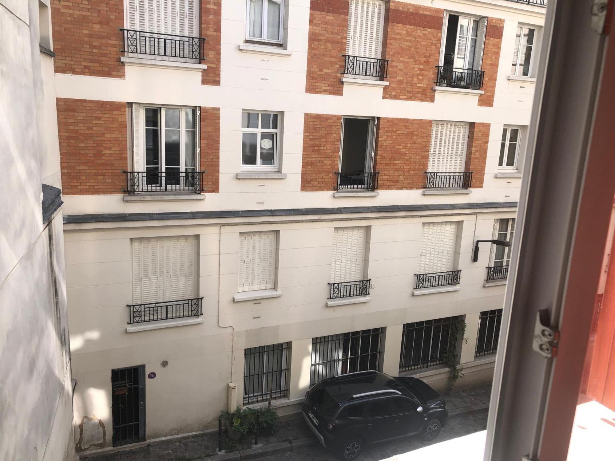 Pigalle: Cozy Parisian Retreat In Montmartre Apartment Paris