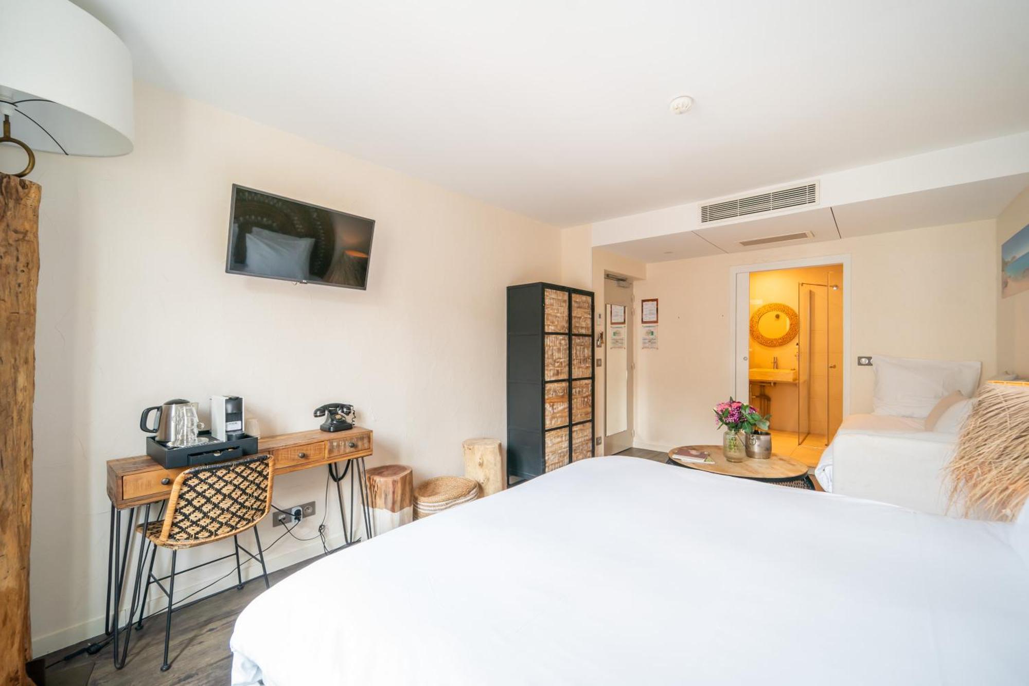 Hotel La & Paris