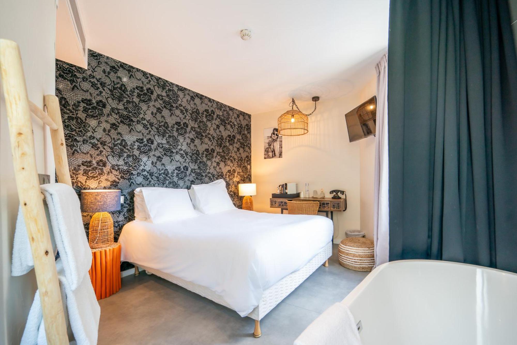 Hotel La & Paris
