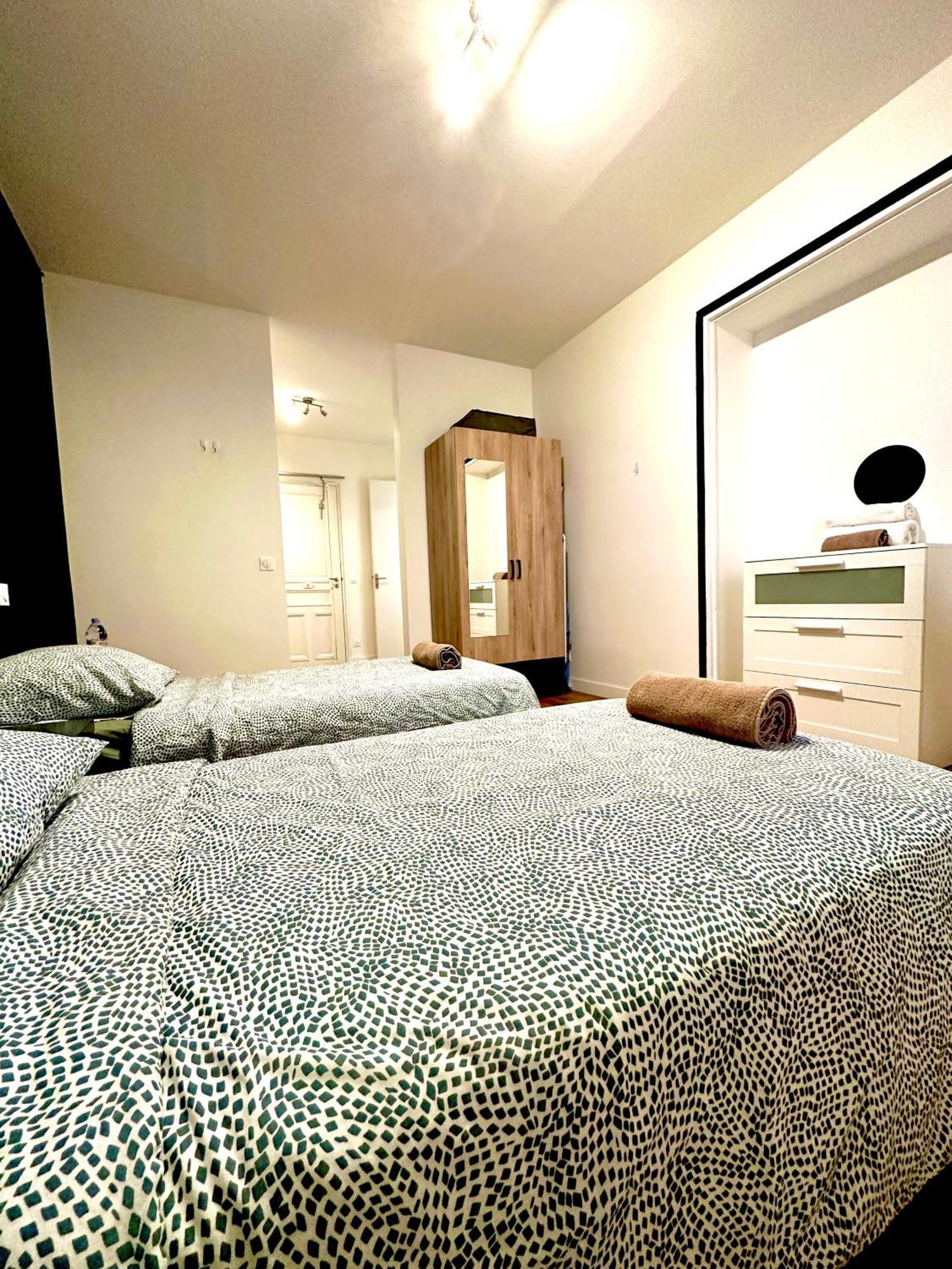 Champs Elysees 3 * Paris