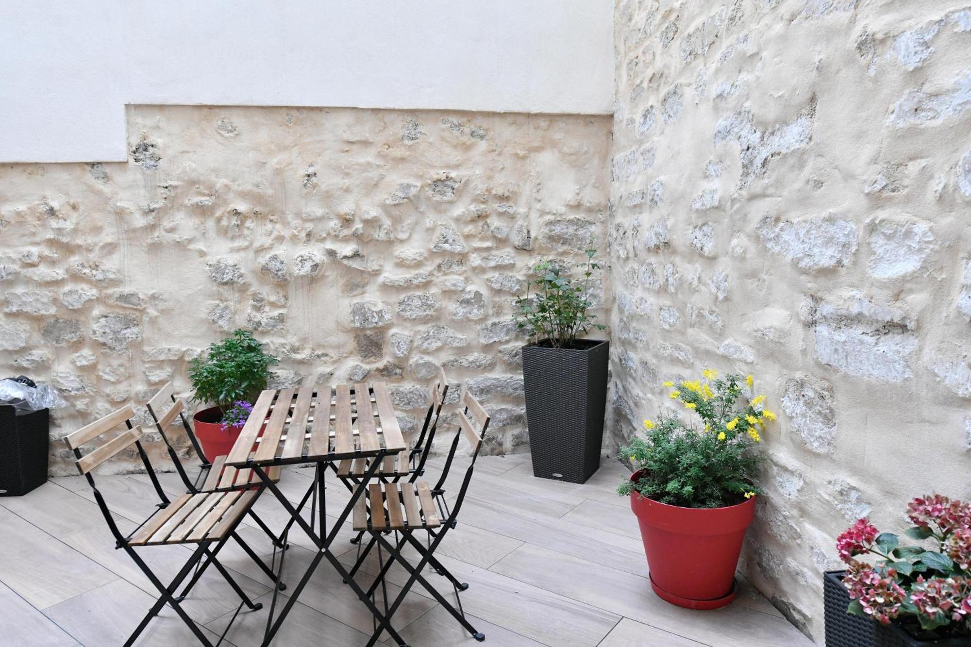 Le Charme De Montmartre - Patio Prive-sacre-coeur - Parking Gratuit - Metro Anvers Appartement *